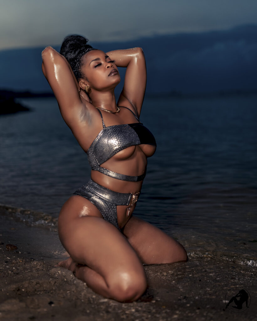 Fashion model portrait by glamour photographer Daring Leaderman (@ishootdopepics), 360ism Studios, Richmond VA