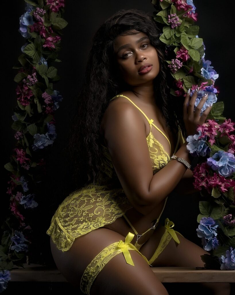 Creative model portrait by glamour photographer Daring Leaderman (@ishootdopepics), 360ism Studios, Richmond VA