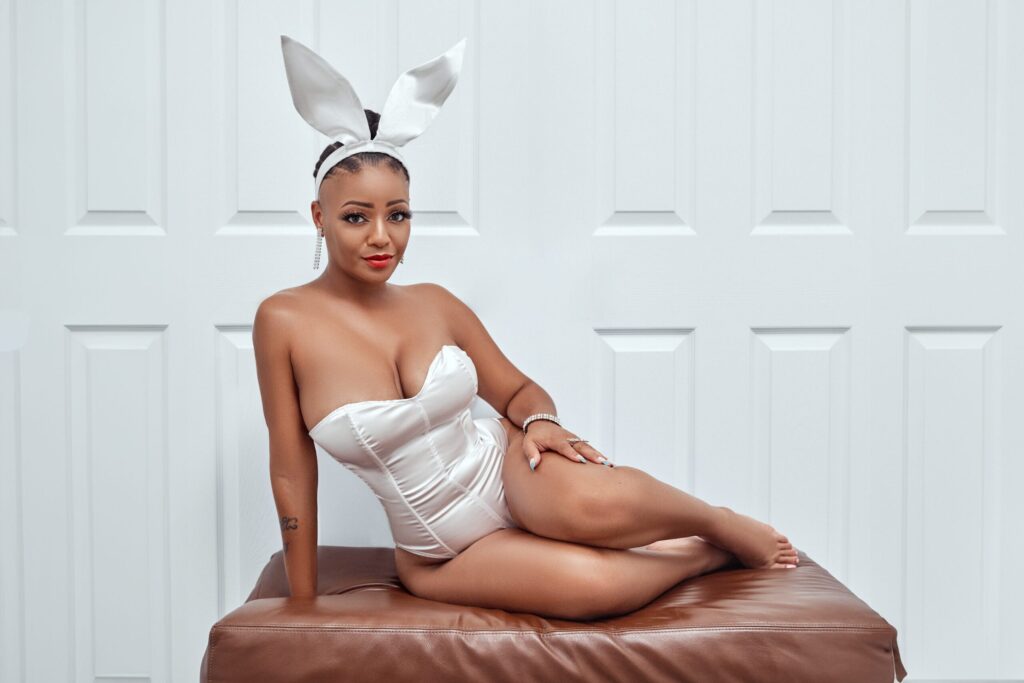 Creative model portrait by glamour photographer Daring Leaderman (@ishootdopepics), 360ism Studios, Richmond VA
